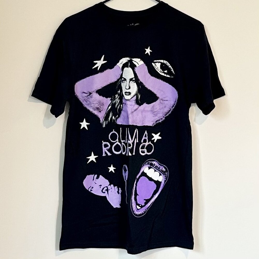 NEW Olivia Rodrigo Concert Graphic Tee - Size: Medium